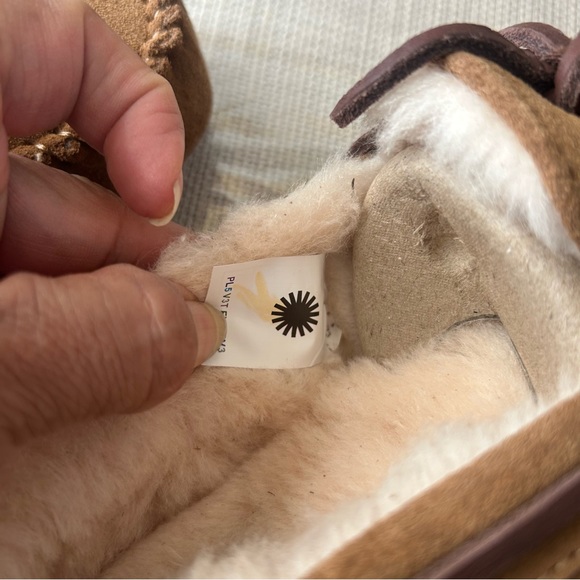 UGG DAKOTA SUEDE SLIPPERS - Picture 6 of 7